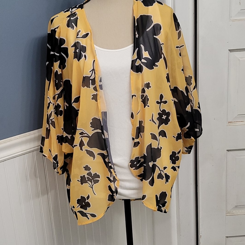 Chiffon Kimono Yellow and Black floral NWOT